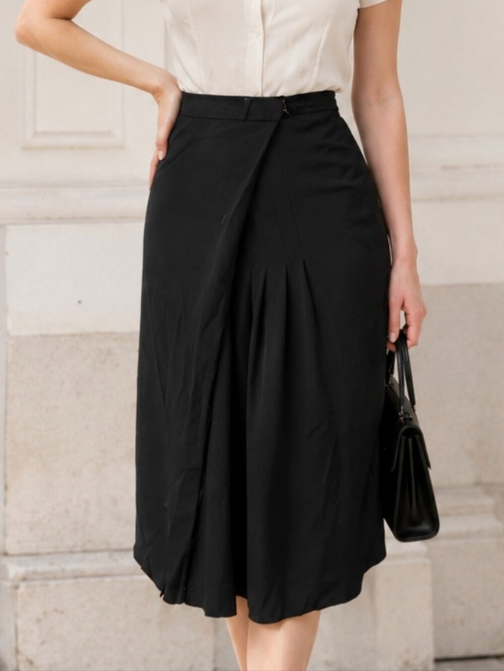 Bullocks Wilshire Vintage Black Wrap style Womens Skirt Sz 42 (6) Lined/Pleated.